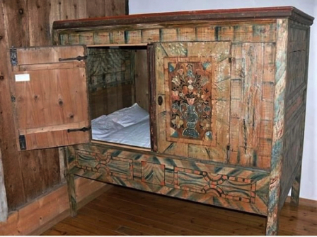 Oct 15 - Bed Box (image from Jo).
I wonder if the wood is noisy? Oct 15 - Bed Box (image from Jo).
I wonder if the wood is noisy?